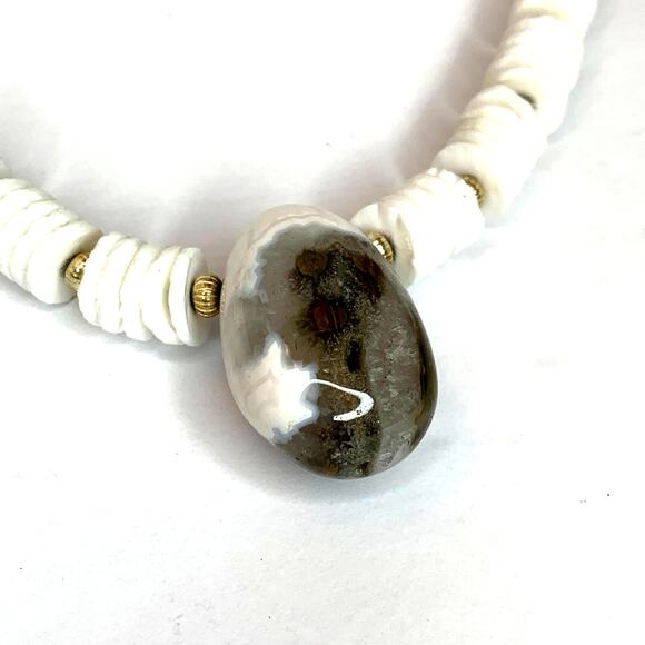 Artisan Puka Shell Necklace with Dendritic Agate Pendant - Picture 2 of 8